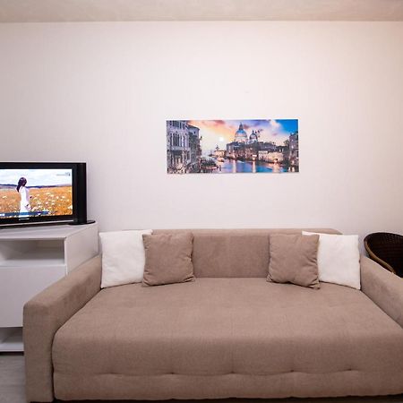 Apartment Studio Premier Рафаиловичи Екстериор снимка