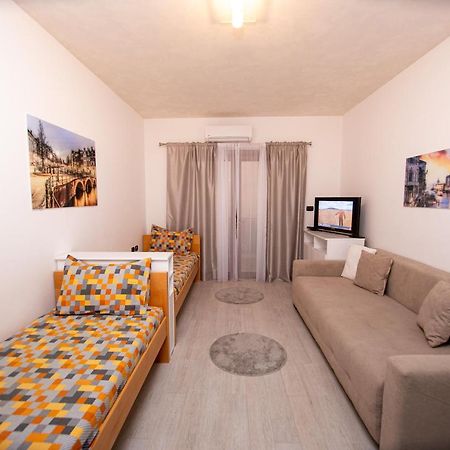 Apartment Studio Premier Рафаиловичи Екстериор снимка
