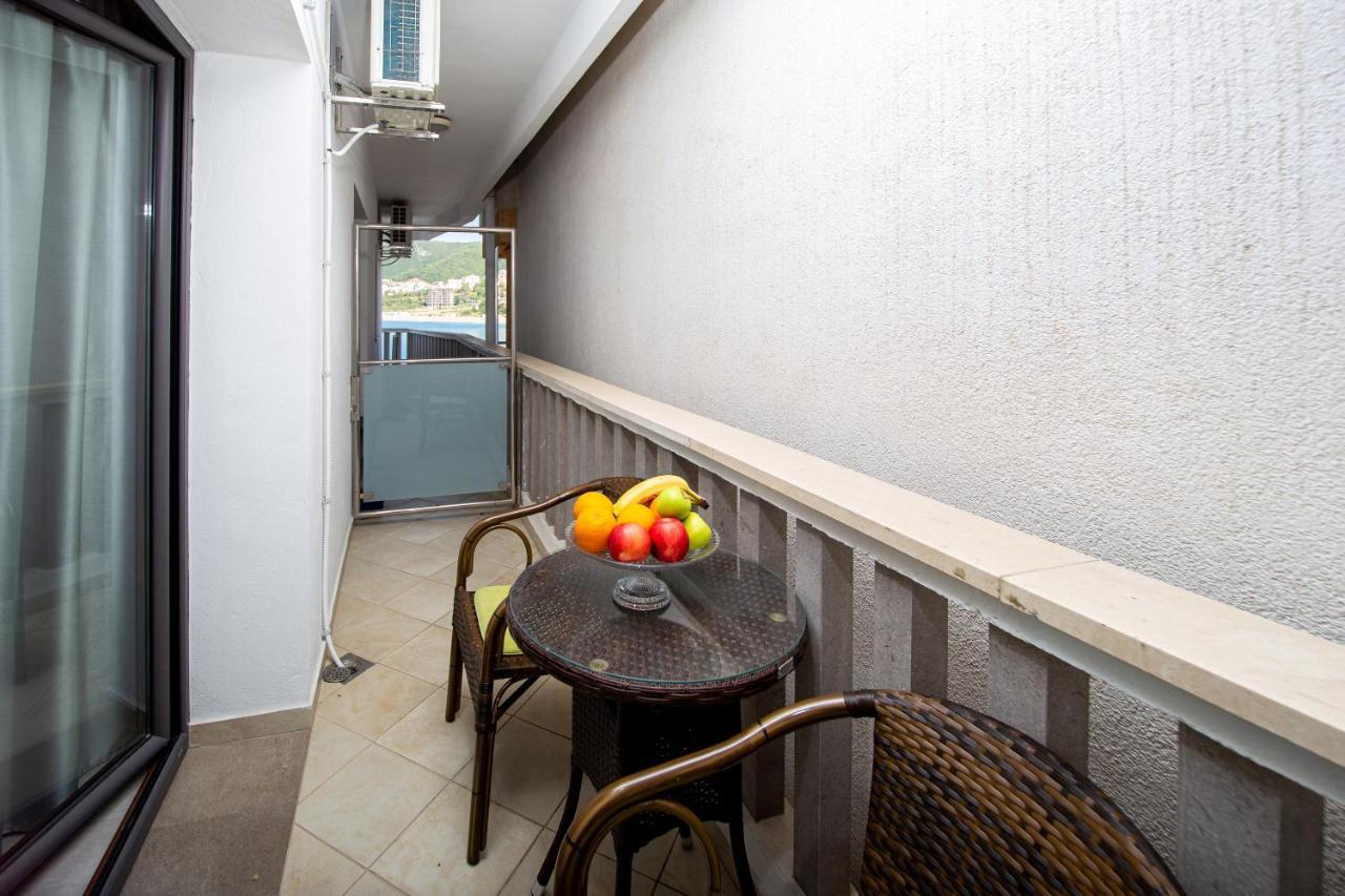 Apartment Studio Premier Рафаиловичи Екстериор снимка